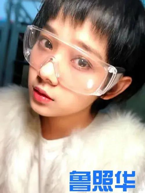 1.网传肖战的下个是正午阳光的《得闲谨制》。
2.《承欢记》里当属鲁照华的保密工