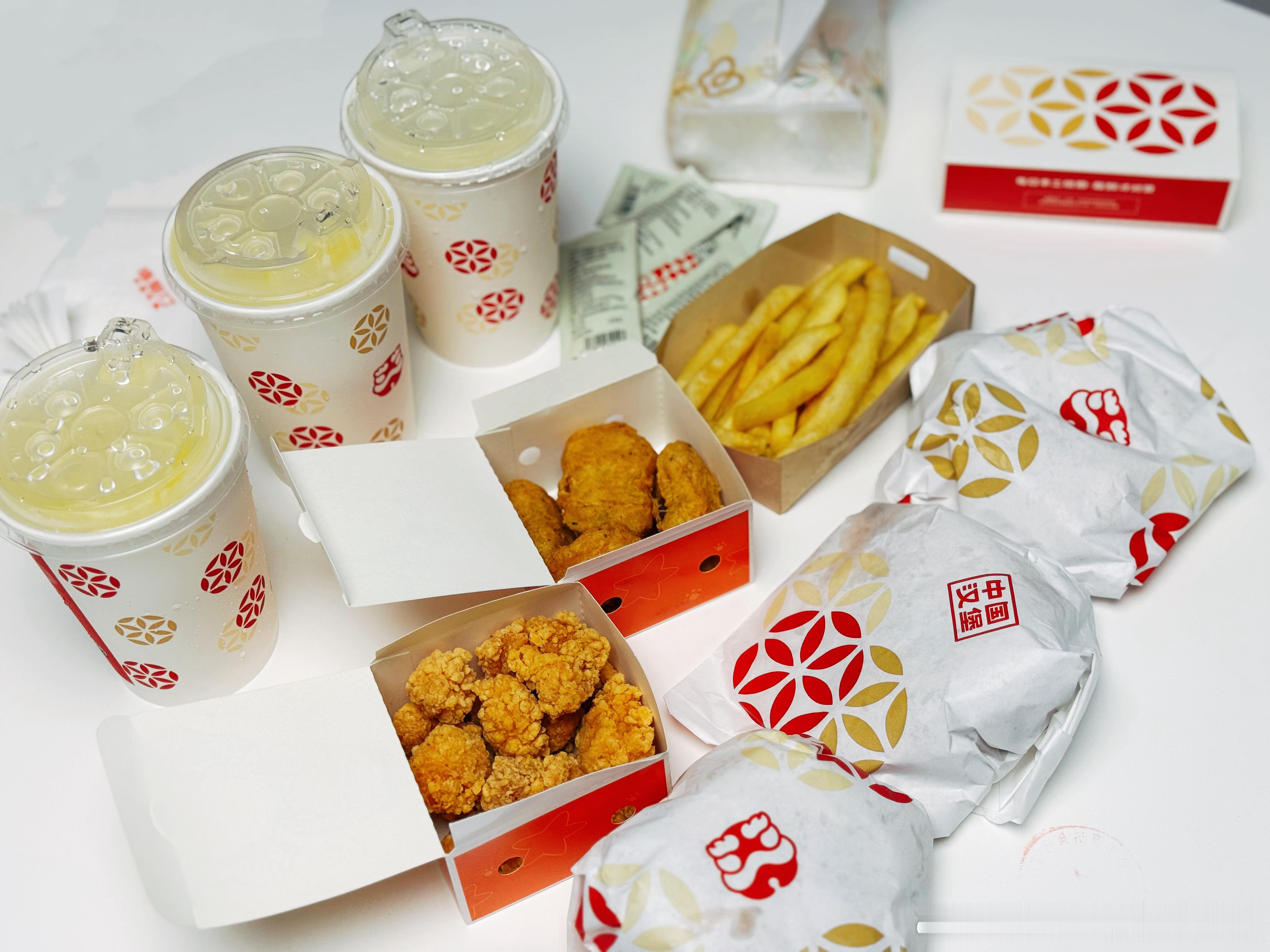 今天饭搭子把大闺女带来公司了那我们三个女生还不吃点儿hamburger？又又又是