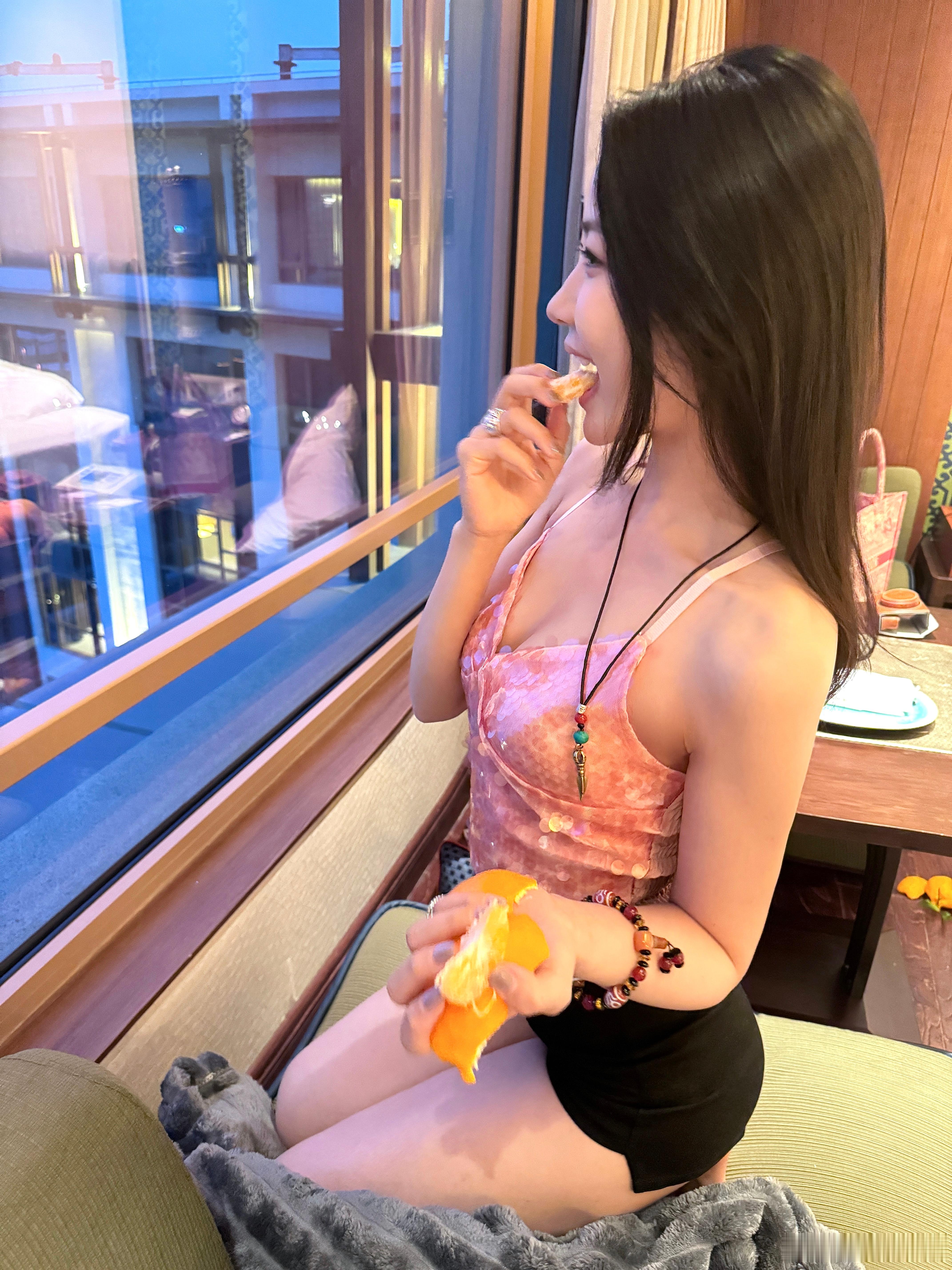 不笑的时候好像有点凶 ​​​