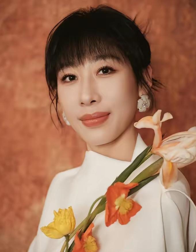 前夫李洋时隔两年半受访含泪坦言：有的人样貌平平，演技绝佳，心肠却很硬。
当年任素