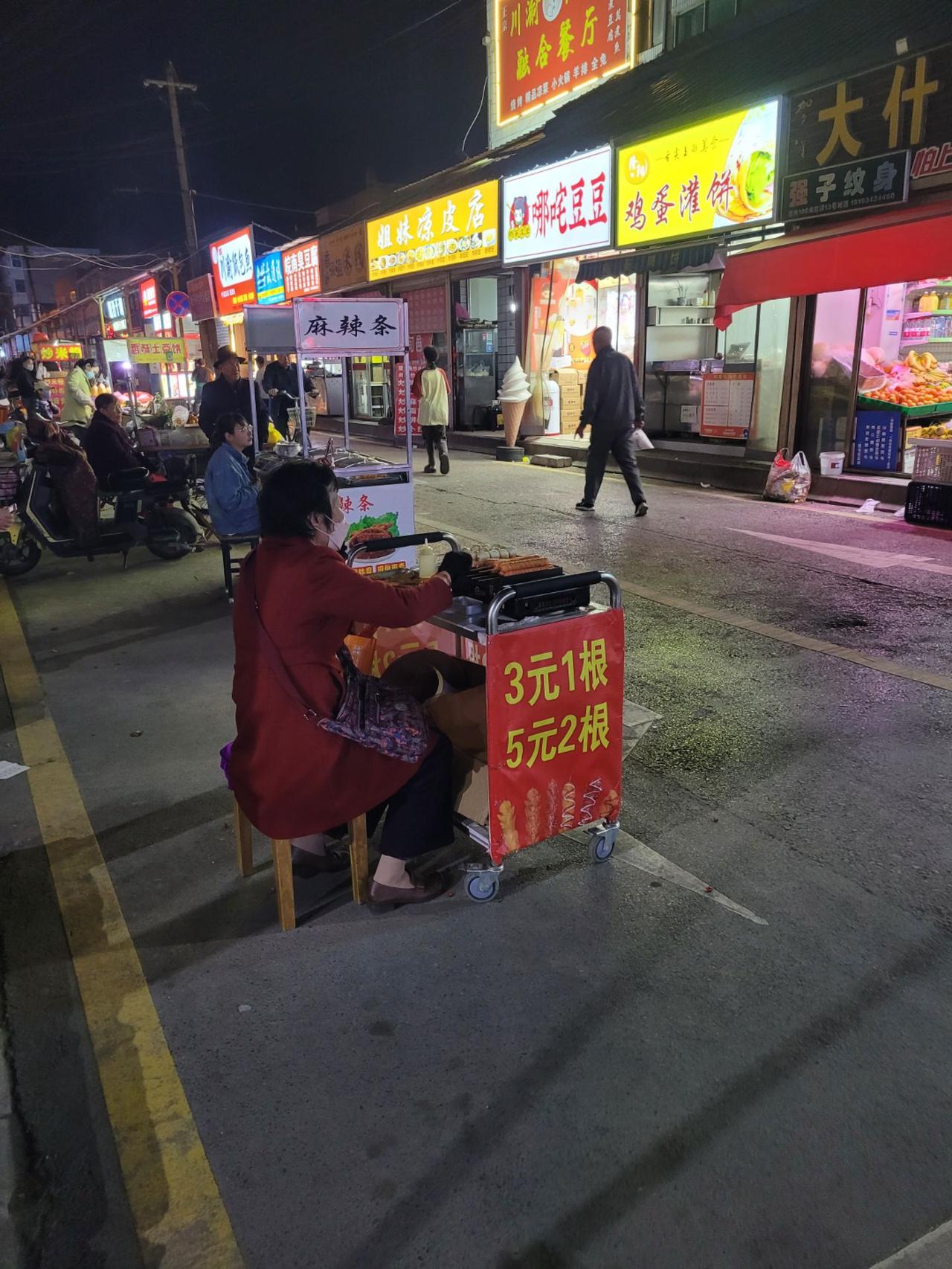 亲戚们得知婆婆得了癌后，说话都充满了同情，他们会一脸关切地嘱咐我们好好照顾老人家