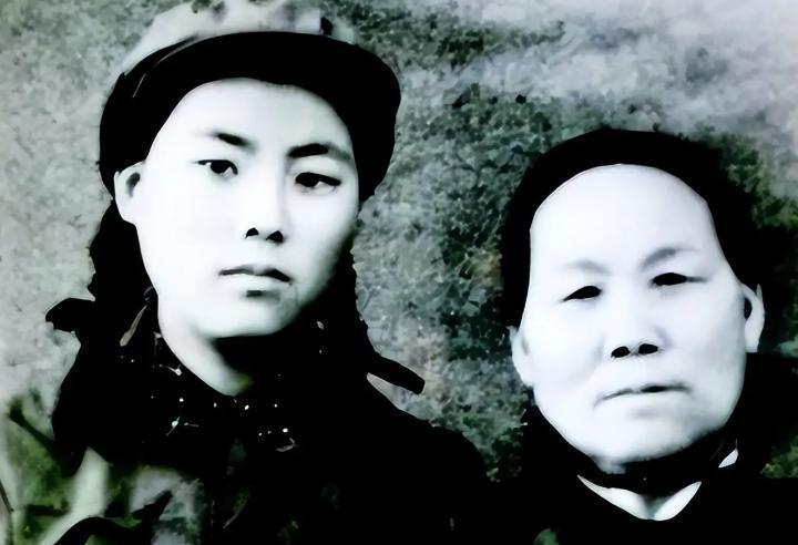 “一锅热粥端上桌，八路军伤员却放下了碗——全村断粮半月，她哪来的米？当有人问起她