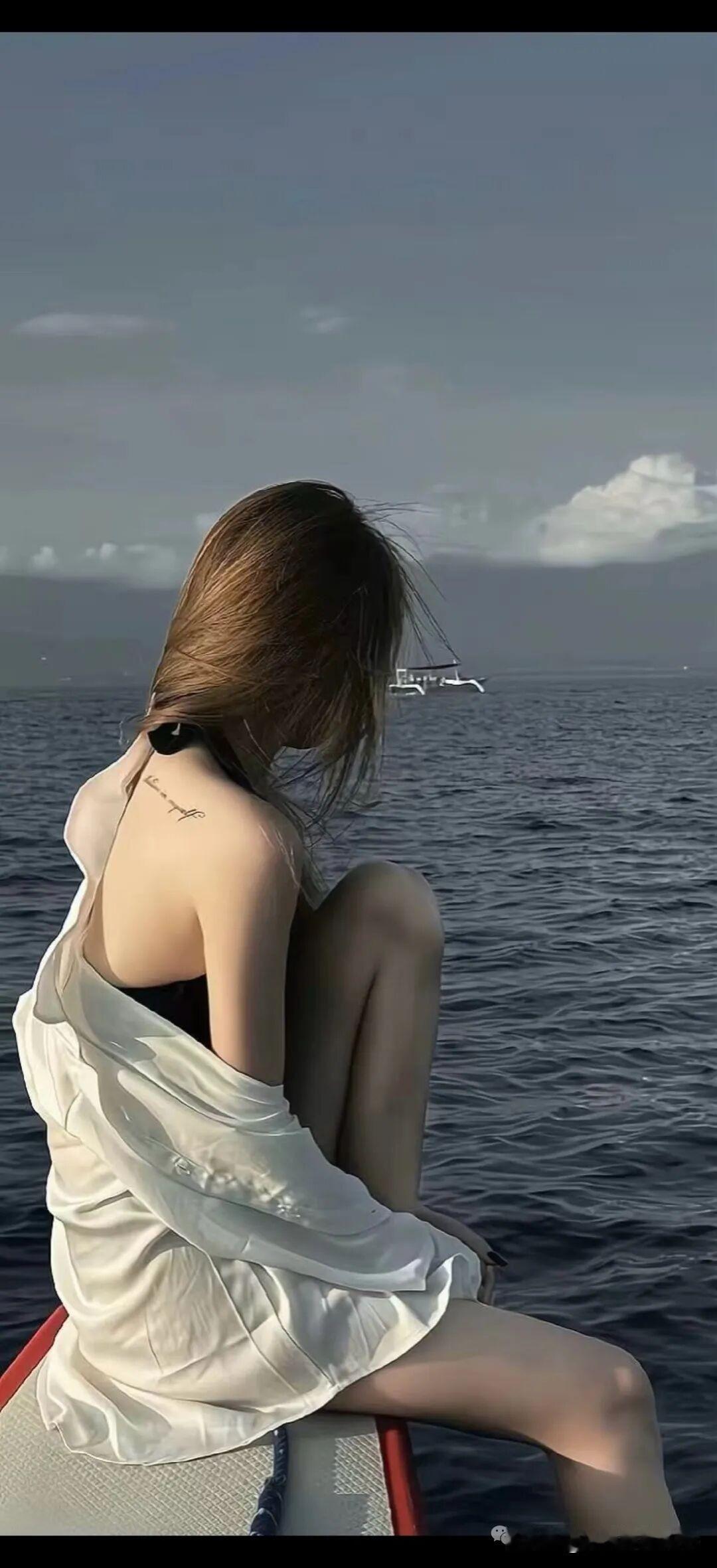 推荐几款在电脑上免费、简单易用的视频剪辑软件：

1. 剪映（CapCut）
