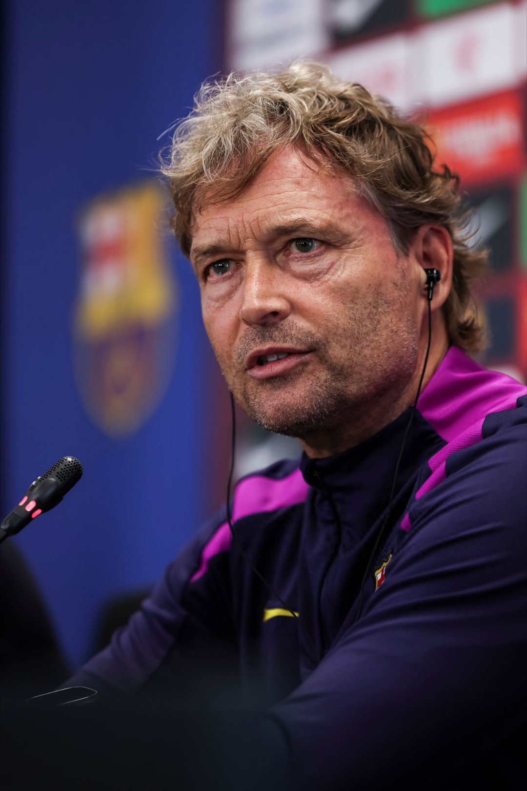 裁判报告： 巴塞罗那的助教索格因离开替补席向裁判做出手势和抗议而被罚下场。 🟥