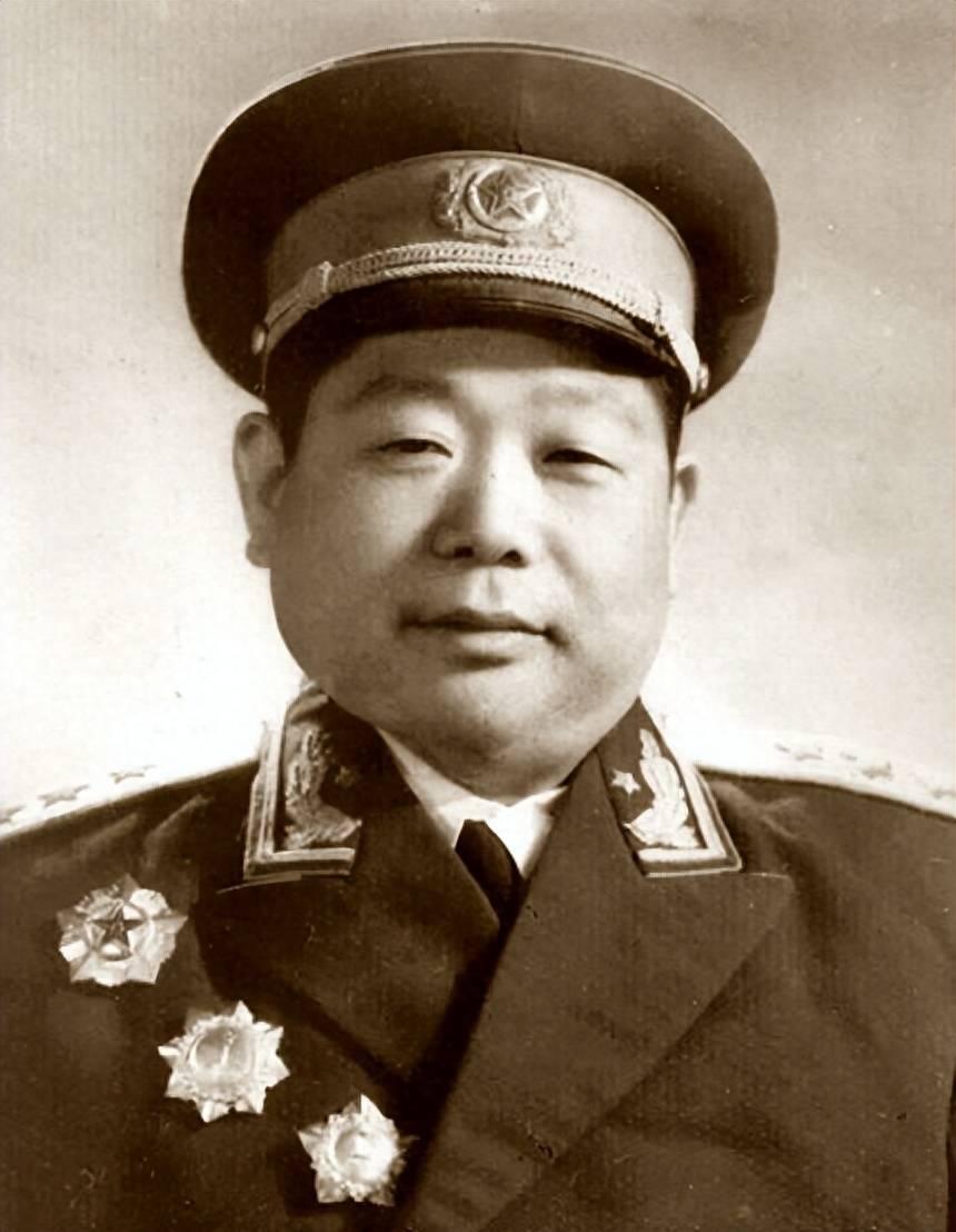 1947年，大别山一个普通农民给解放军带路，随口说出哥哥的名字后，身边的战士突然