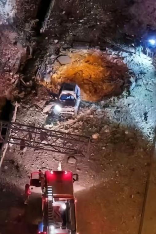 美伊打仗，又打火了中国制造！
伊朗发射导弹袭击耶路撒冷，不小心炸到一辆正在行驶的