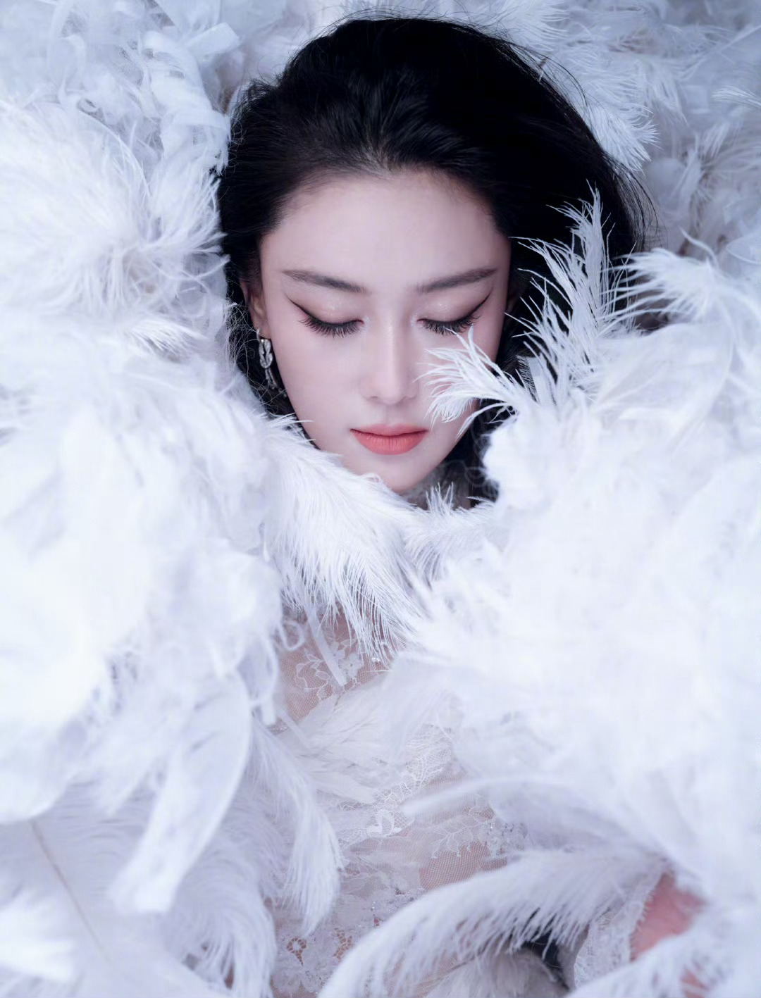 张馨予ELLE狐妖造型 张馨予的化妆师说她是千年狐妖，好魅的一张脸！张馨予 红毯