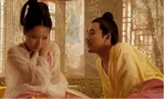 古代夫妻行房事时，为何总有丫鬟守在床边，他们不觉得尴尬害羞吗？背后原因竟如此让人