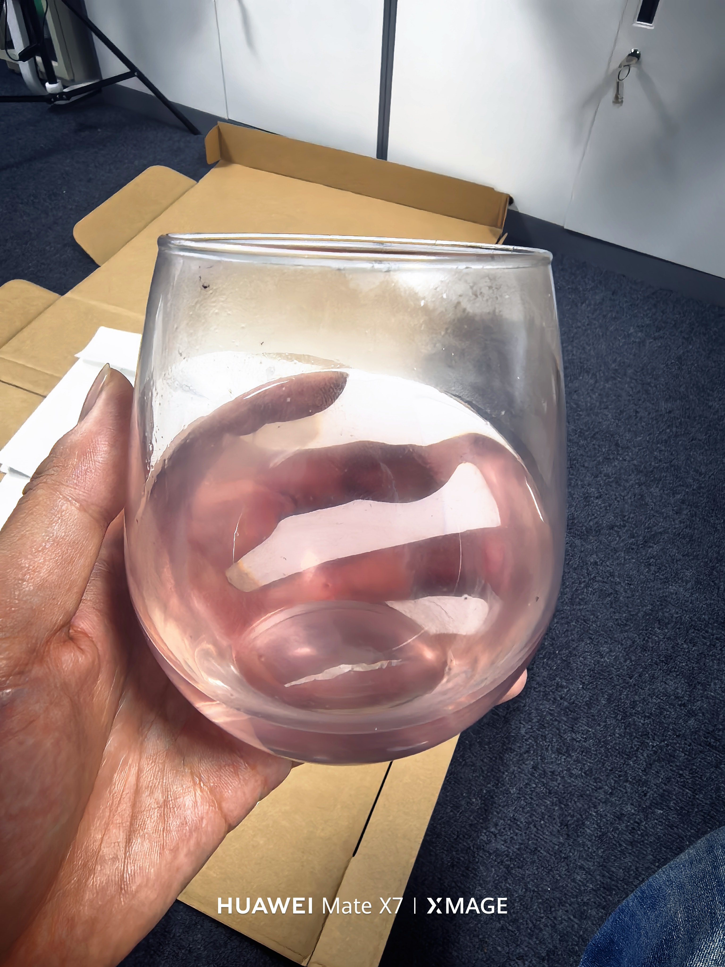 感觉我就是个逗b。下午两点就想喝水，开始烧水到现在，刚喝第一口…… 