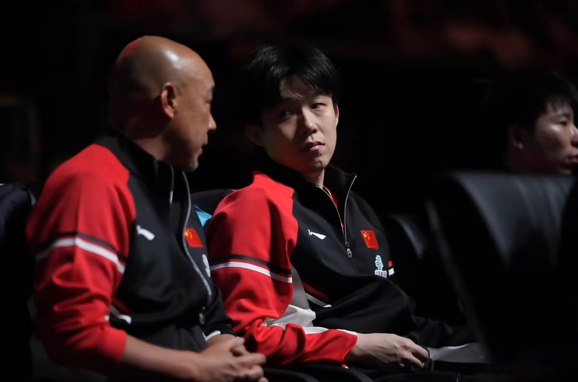 是狗妹🥺妹想坐哪就坐哪 妹想坐lg衣服的座位就让她坐！ 