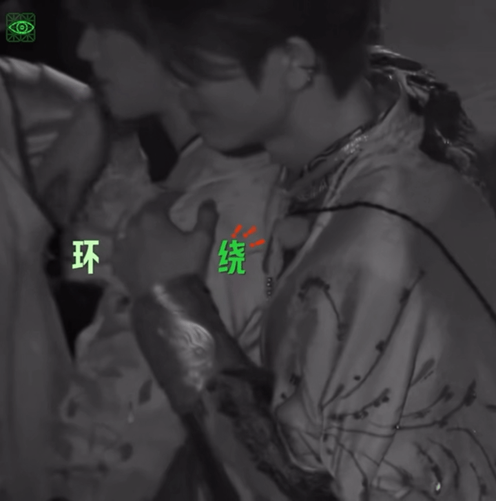 张凌赫把丁程鑫搂进怀里谁来懂一下这个环抱