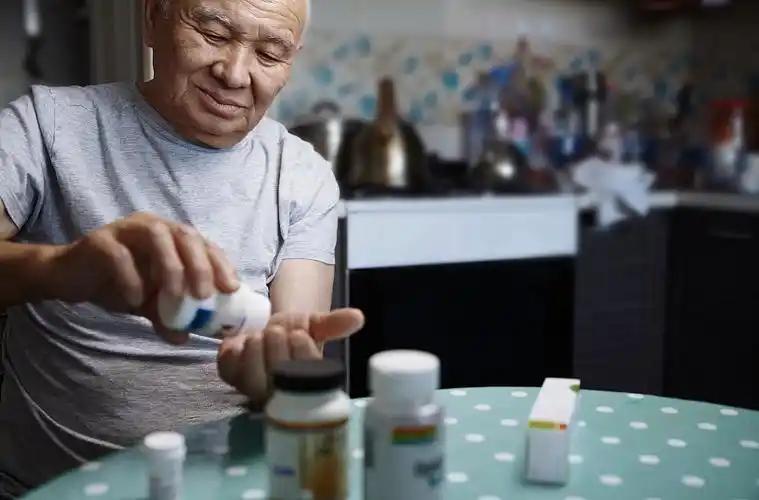 医生发现：那些常年吃他汀的人，过了75岁后，大多都变成了这样

每年体检季医院总