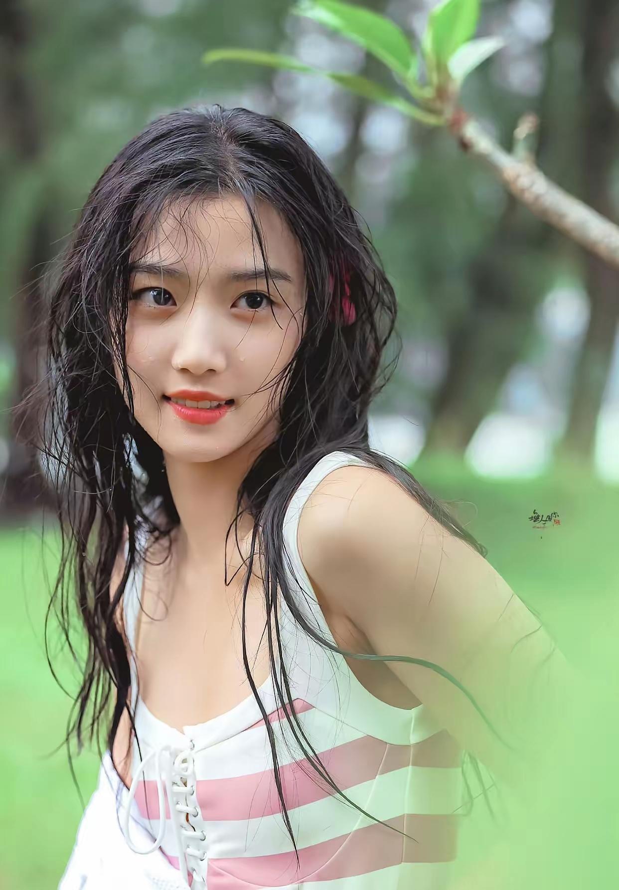 雨后初晴，清新自然，少女心满满！🌧️💦🌸