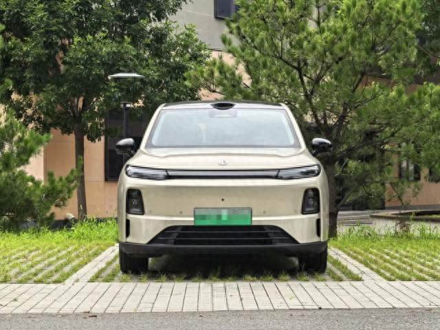 零跑2027款｜纯电高颜值车，好看的皮囊之下，实用性到底怎么样