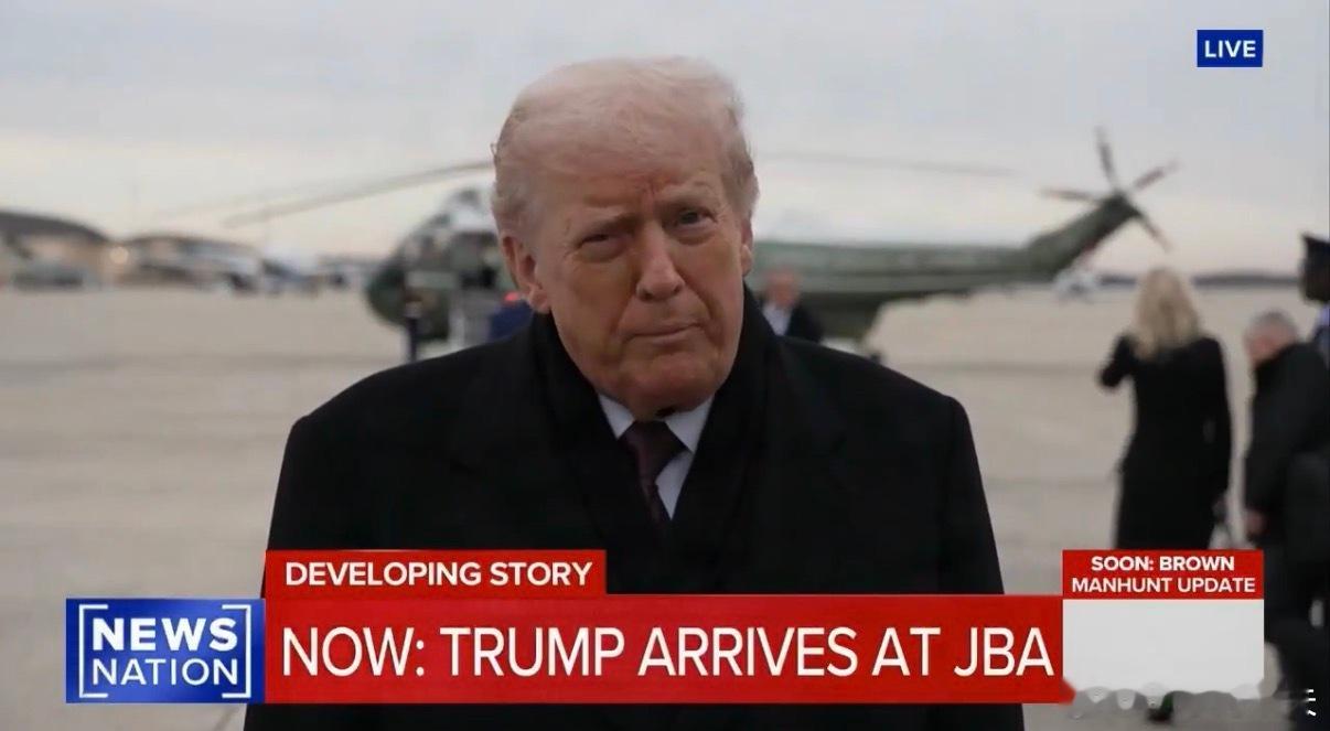 ‼️特朗普在多佛空军基地参加了三名在叙利亚阵亡的美国人的遗体移交仪式后说：“他们