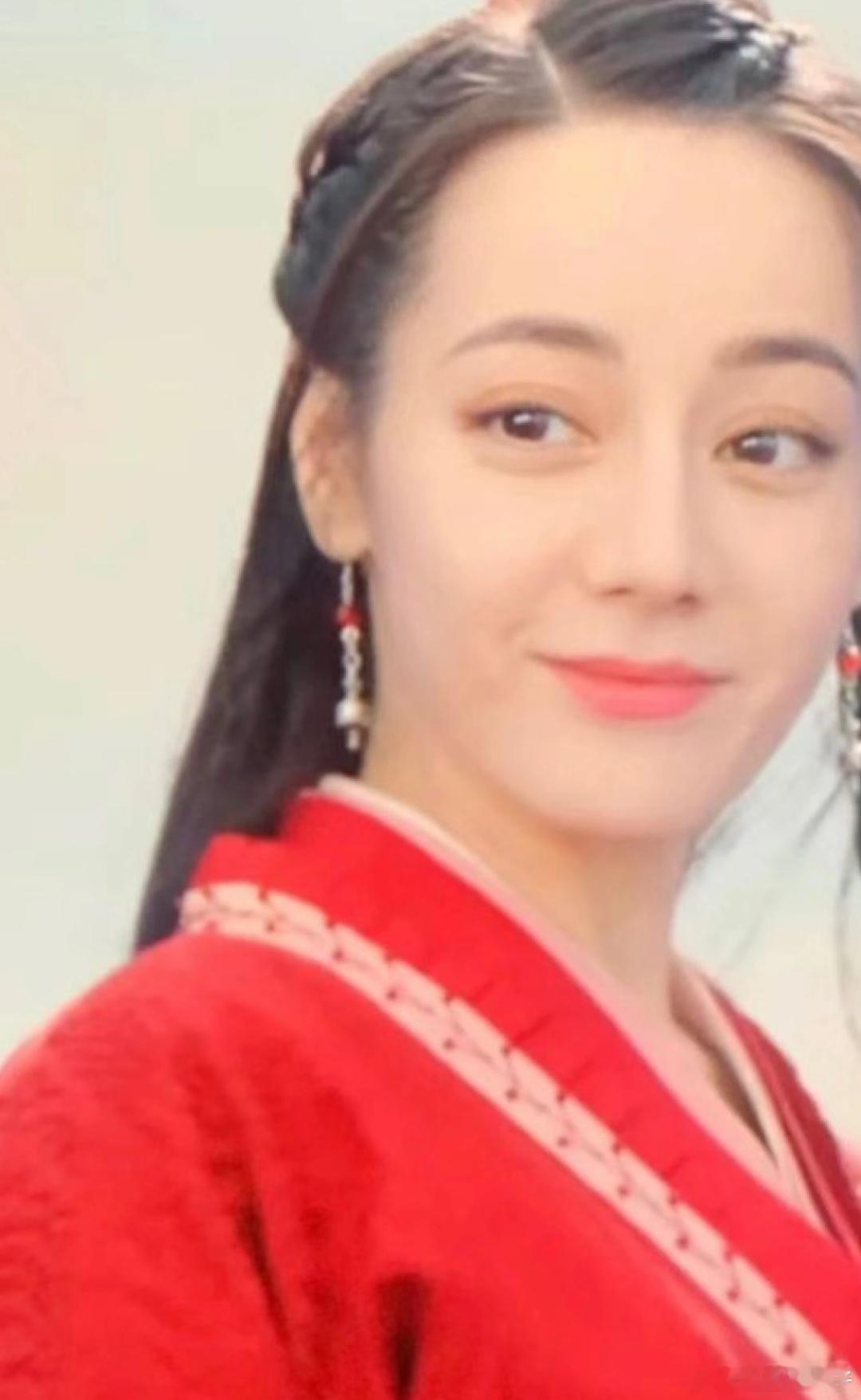 感觉有点男相，迪丽热巴还是化浓妆好看很惊艳 ​​​