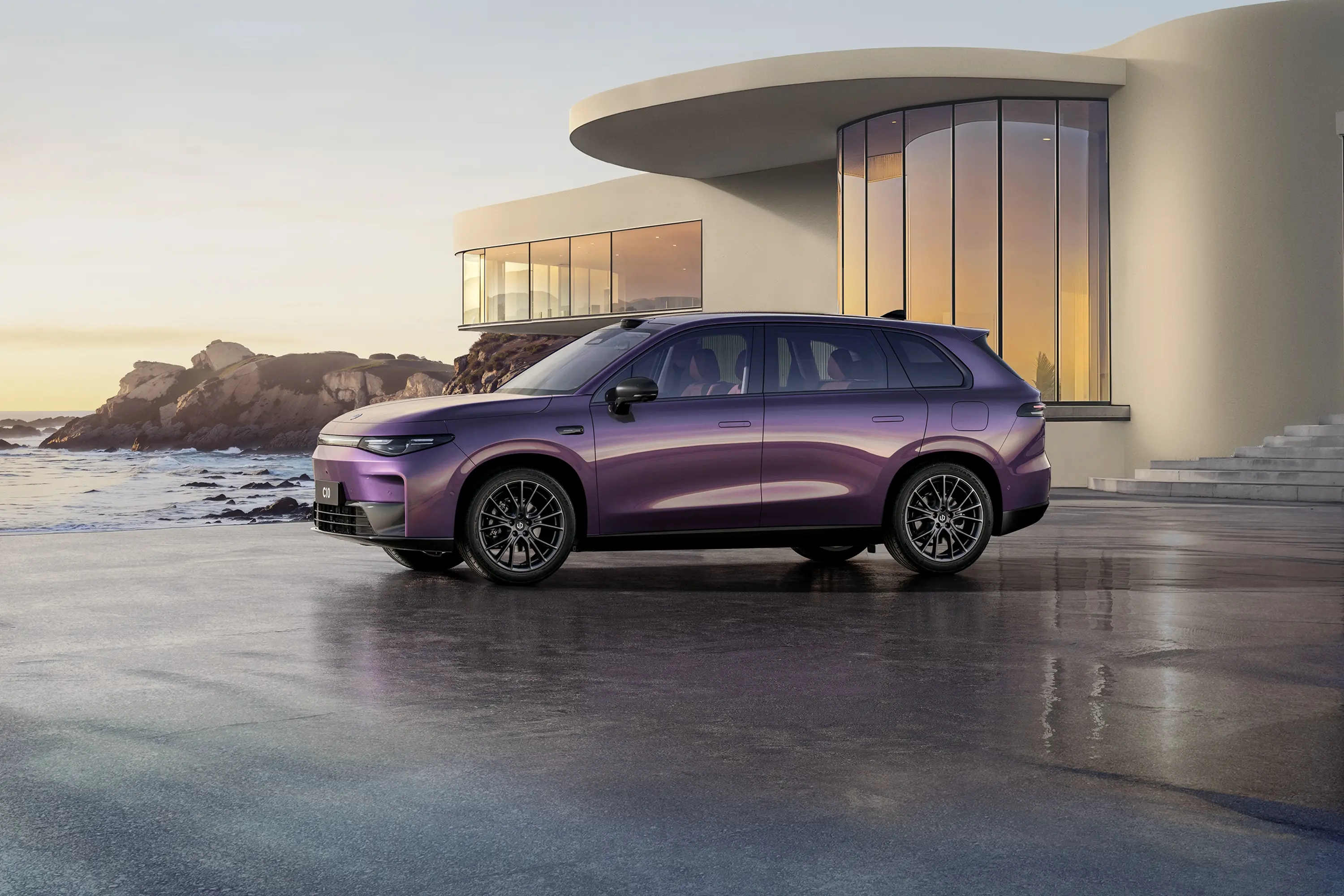 胡杏儿都选的零跑C10右舵版，果然懂家庭出行的需求😆 开着它带娃出门超省心，空