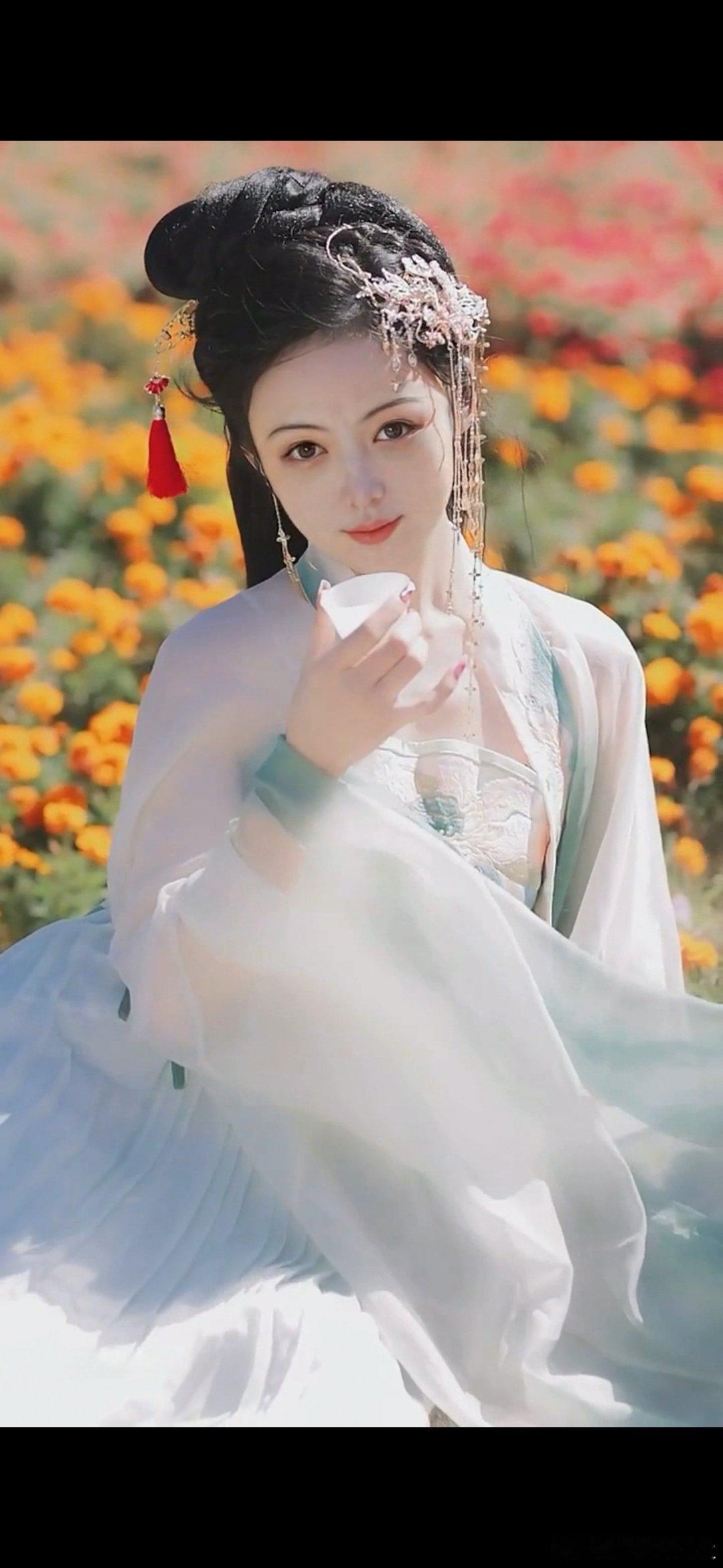 #情感#                     《浅酌》浅酌细斟慢品味，新诗多