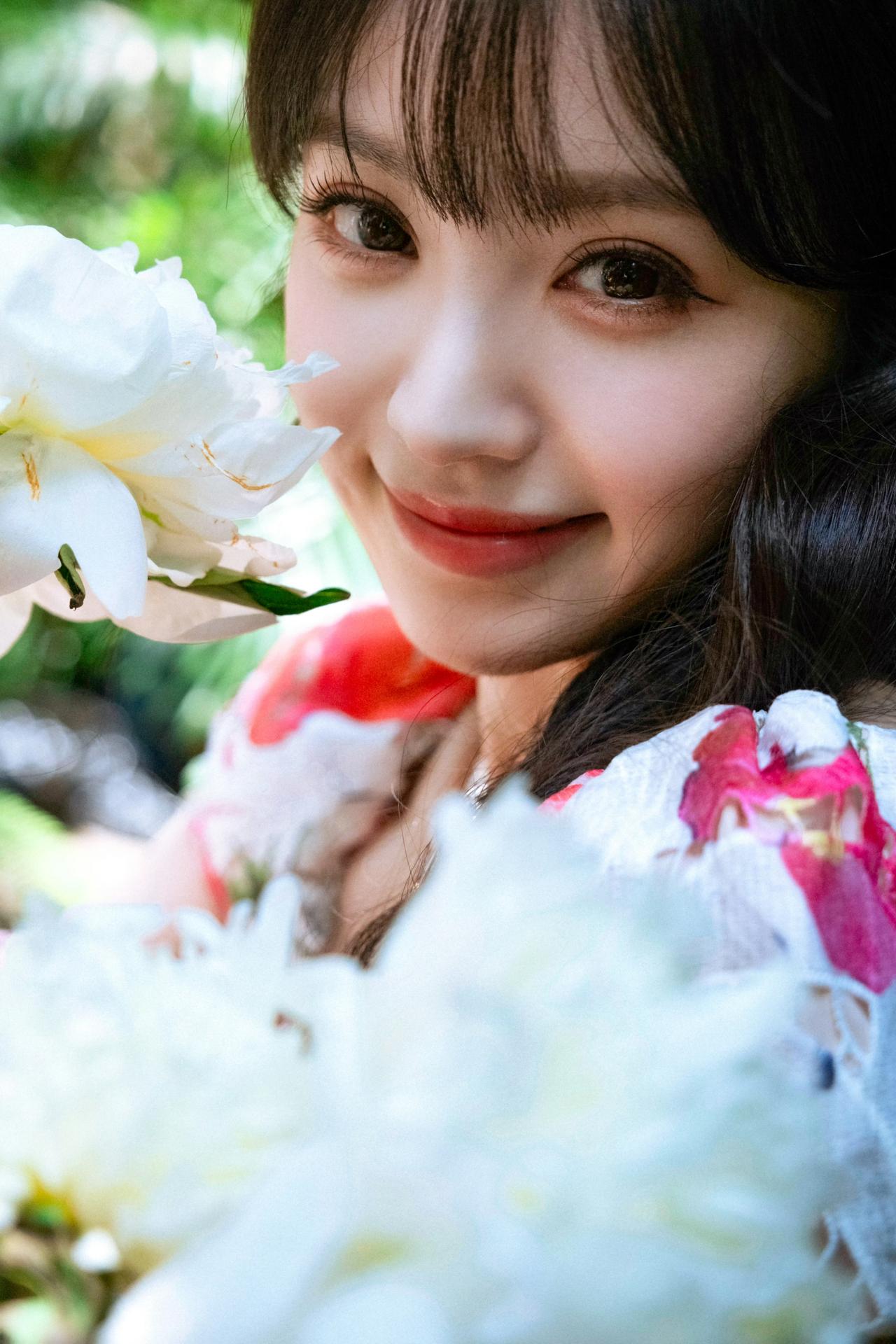 田曦薇人比花娇[爱慕][爱慕]