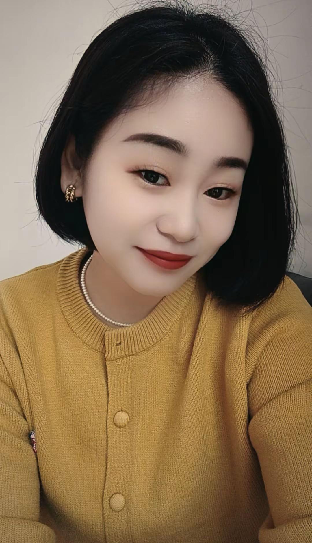 我想春光明媚，可天公不作美，总是阴沉沉的，对南京唯一不满意的就是它的天气，永远没