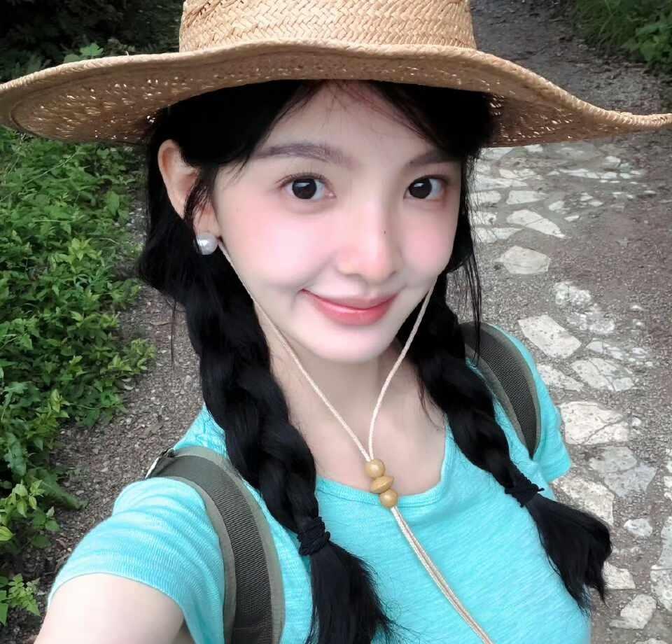 就这样被她甜到！👀
多巴胺 章若腩 女明星穿搭