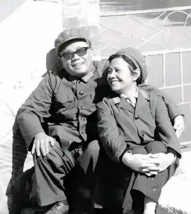 1965年，与小姨子发生情感纠葛，最终离婚的王近山，在被撤职后去到农场生活，重返