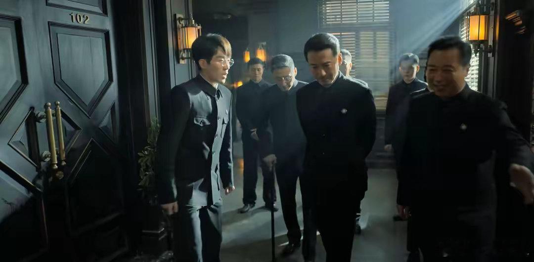 孤战迷城8个人有5个是间谍，全员狼人 ​，人均仨身份[doge][doge]重庆
