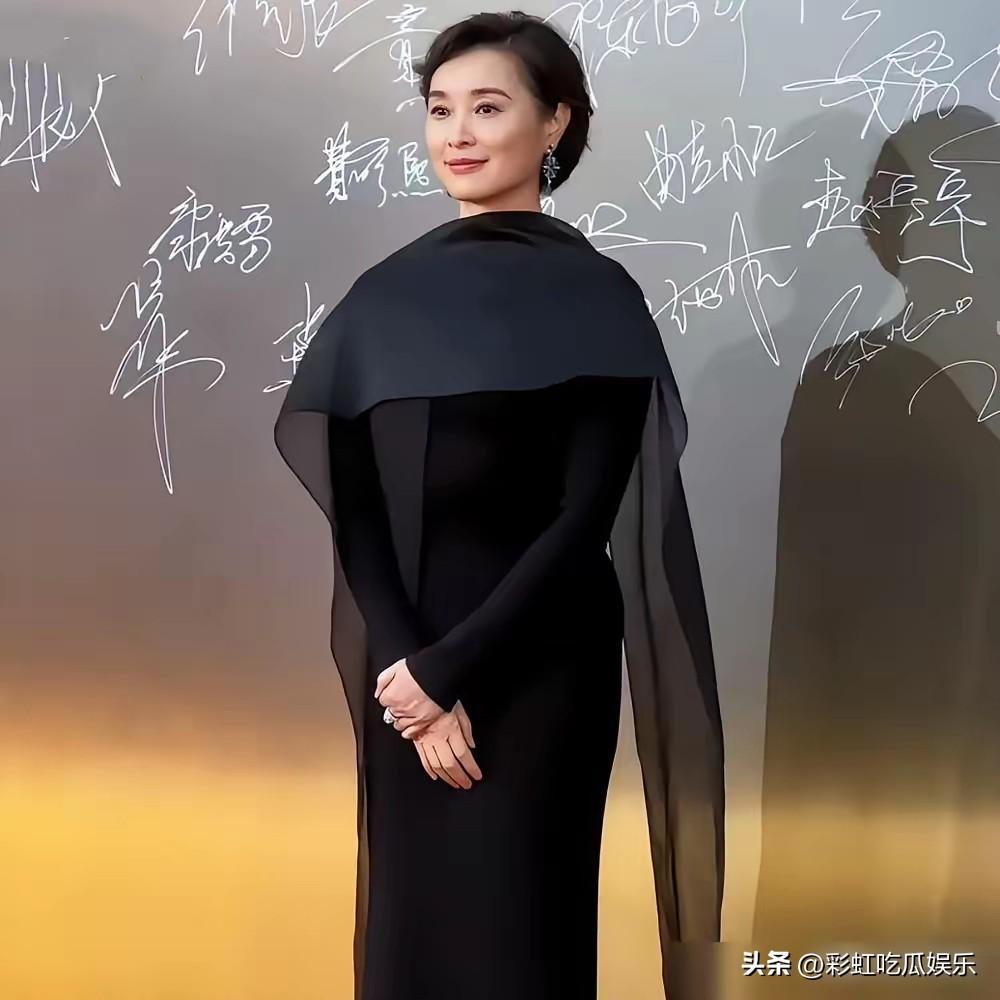陈建斌想和吴越一笑泯恩仇，吴越却对他视而不见，把他当空气，不是恨而是放下了。
