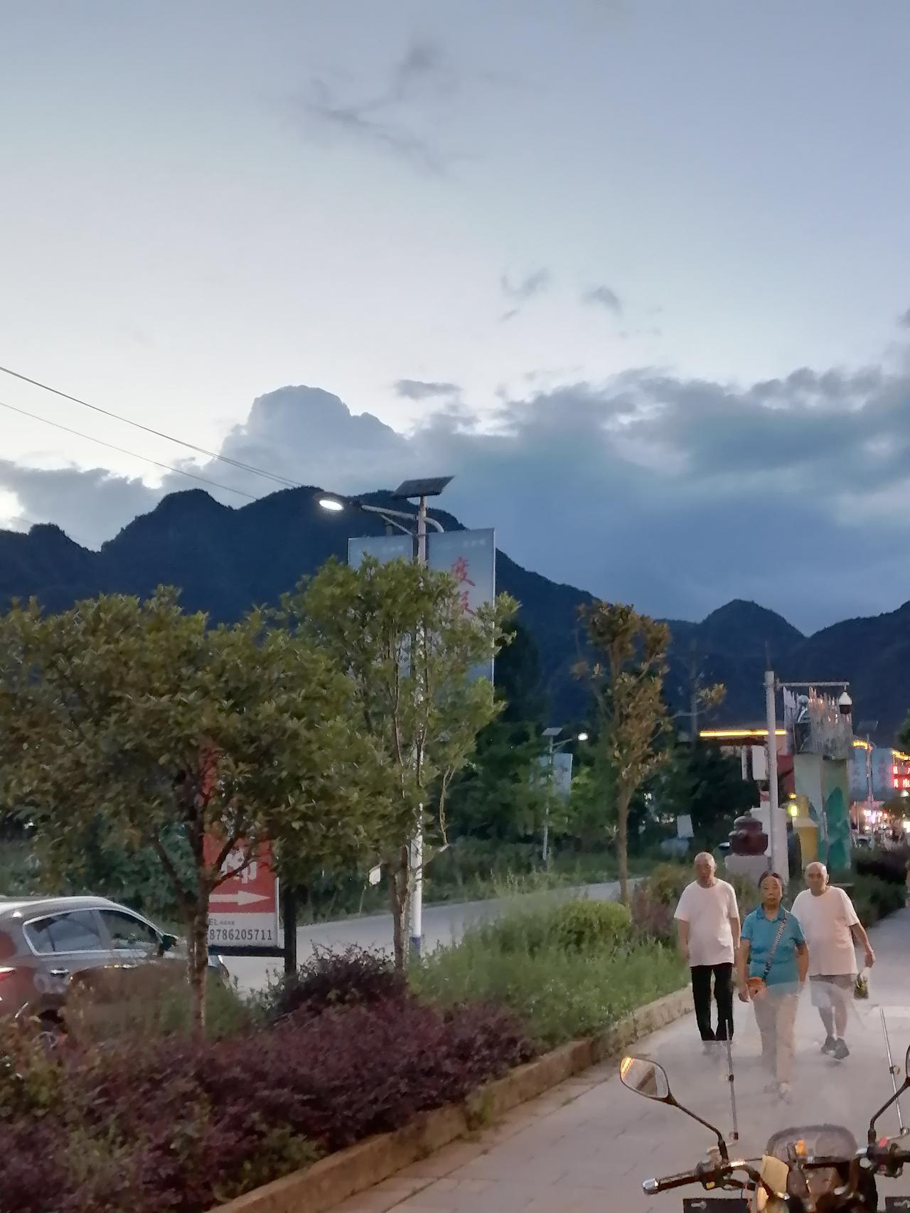 遵义九坝一个令人向往之地，夏天成了重庆人首选避暑圣地。

九坝不仅是避暑那么简单