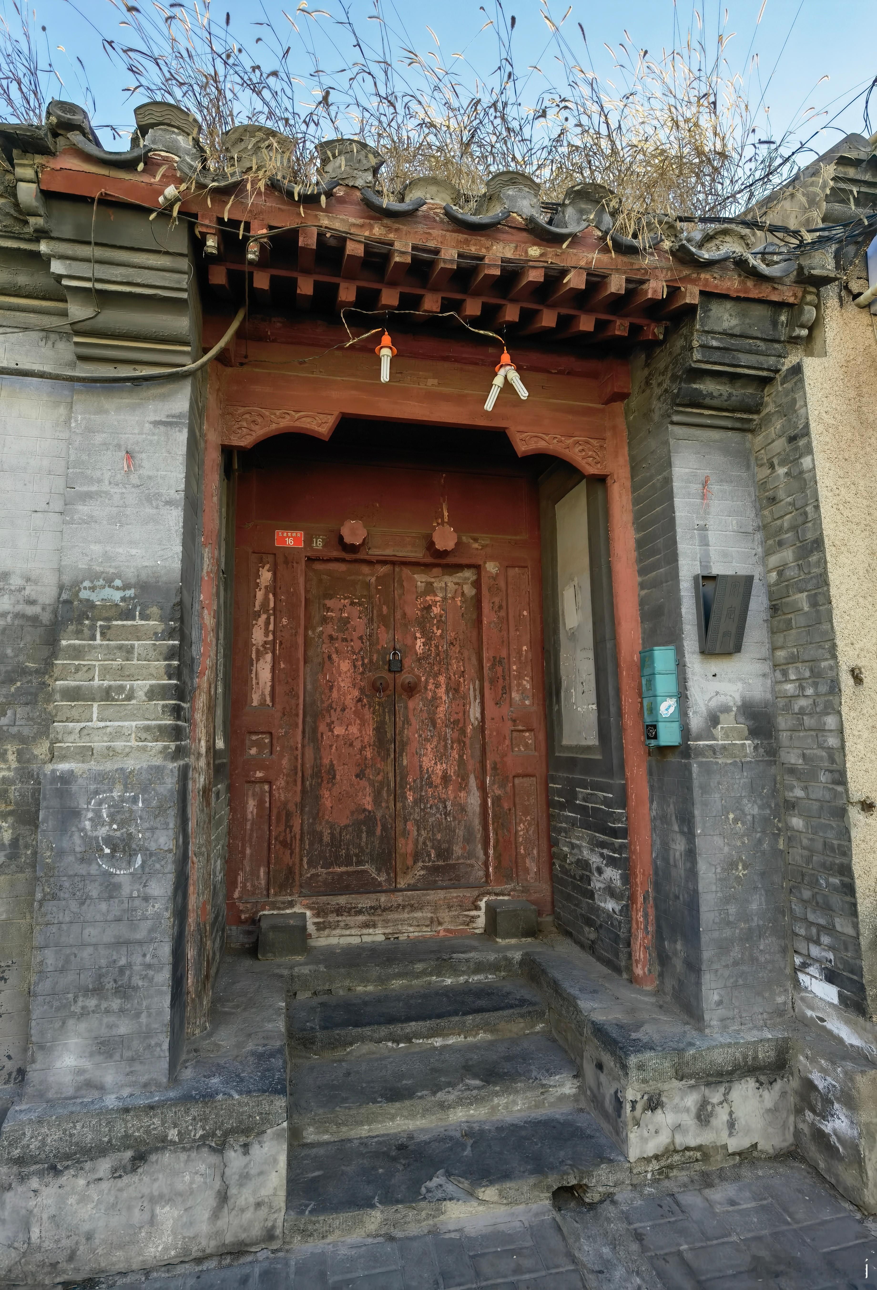 S-虽然说了不聊股票，但是对于昨天几乎一致性的高开低走的下跌，依然是懵的。不仅仅