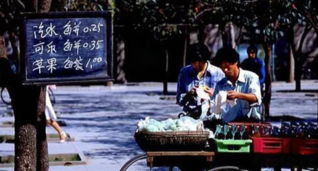 一年卖出 32 亿，这个中国最“土”饮料，打败可口可乐还要多久。

八十年代，正