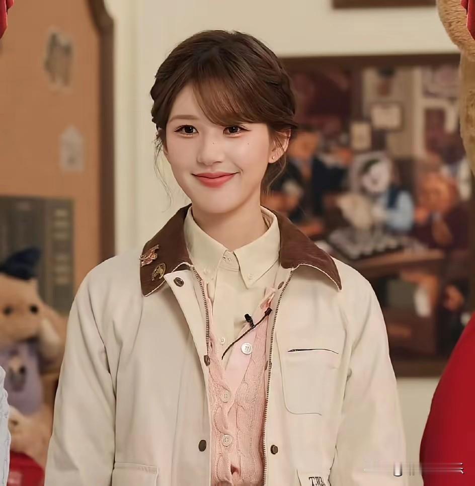 有种美丽，叫露思甜美回去了！
妆造对女明星的影响毋庸置疑，之前还被大家质疑整容脸