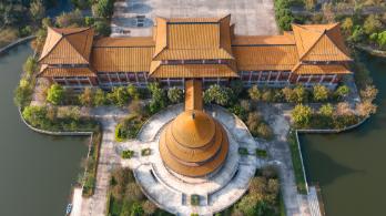 一、先说2026年多少分能上佛山大学。
这是每个考生和家长最想知道的问题。202