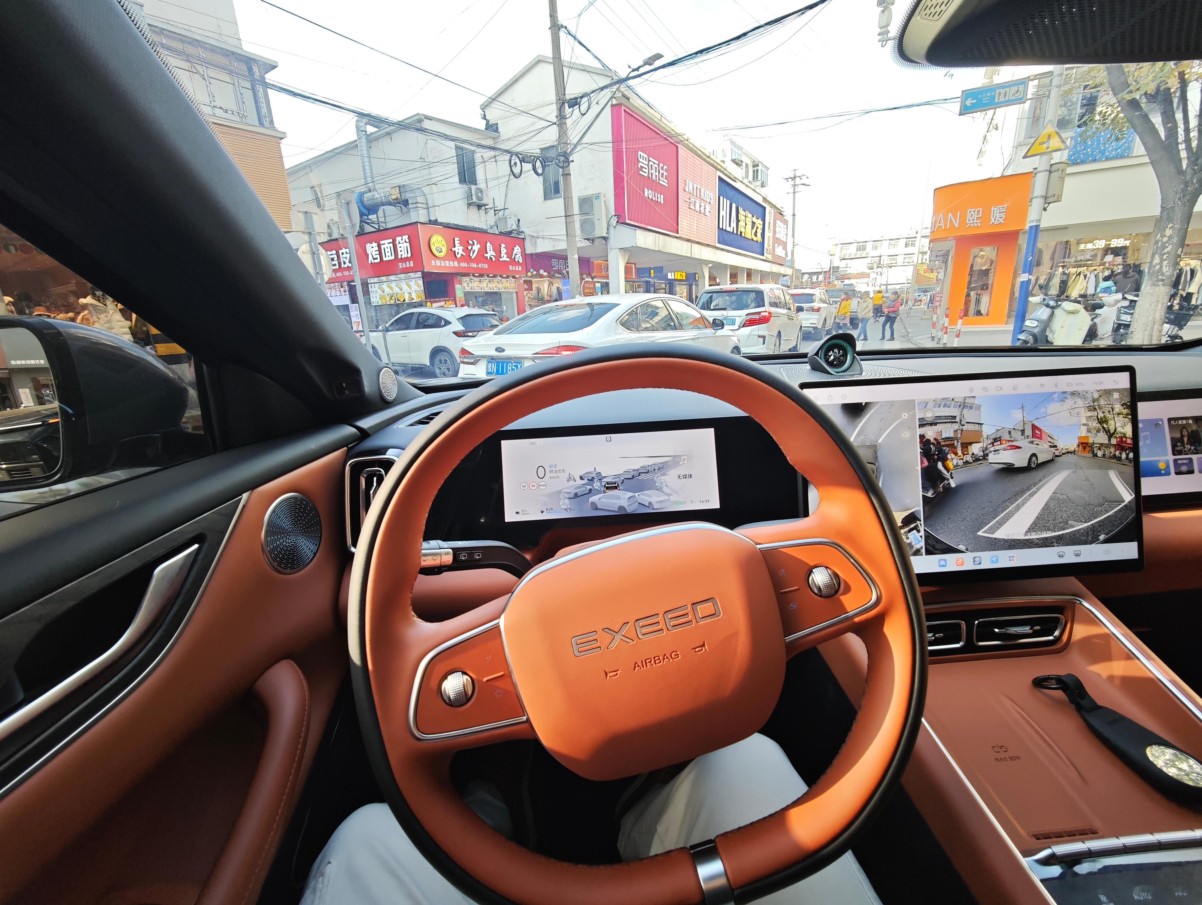 公司同事在宝山区试驾了星途ET5，回来说智能辅助驾驶还不错。这台车搭载的是猎鹰7