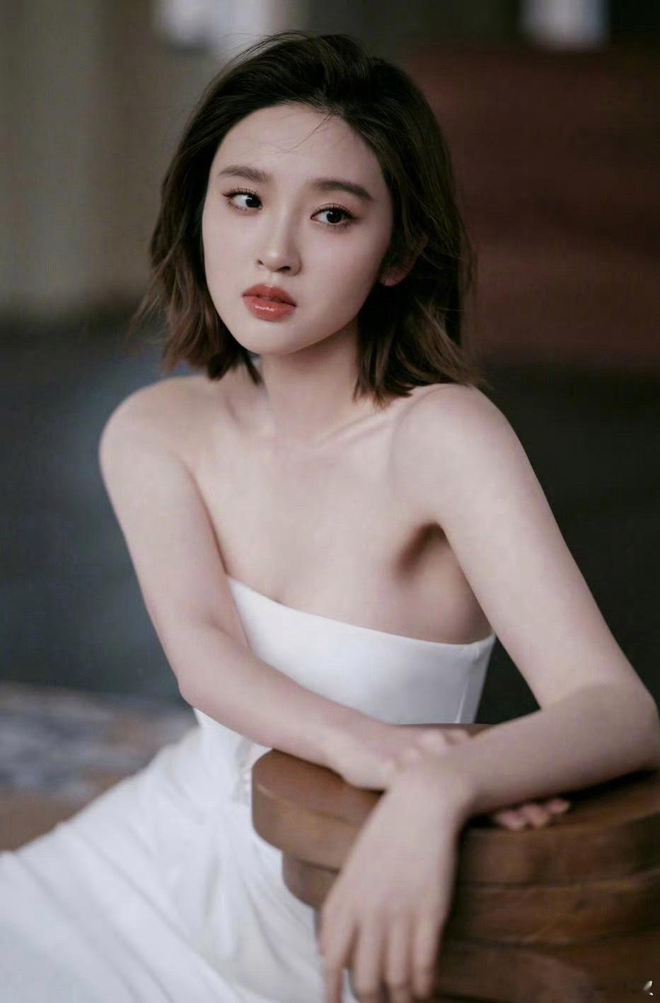 唐艺昕这么美呀，怪不得张若昀这么爱，满眼都是她 