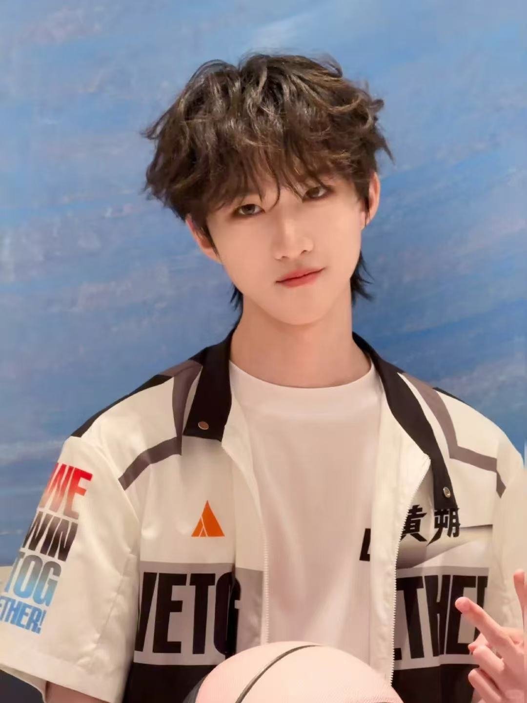 黄朔终于等来了自己的第一个综艺无限超越班把logo做成敲门砖，是初心也是底气。面