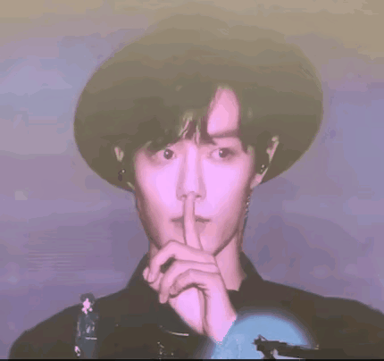 肖战机场肖战肖战谍报上不封顶  看见你 我好像能听见心跳的声音“我也不想心动啊 