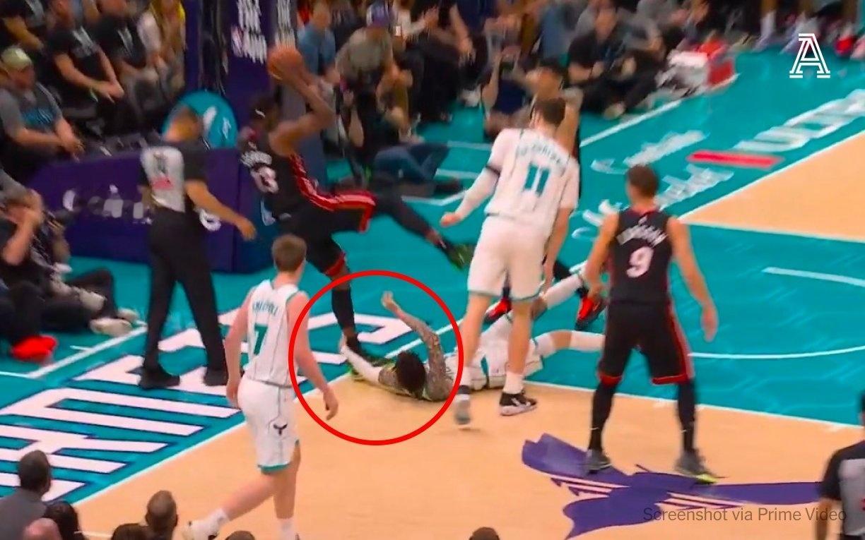 NBA 拉梅洛·鲍尔对巴姆·阿德巴约的这次犯规是否应该被判恶意犯规？nba附加赛