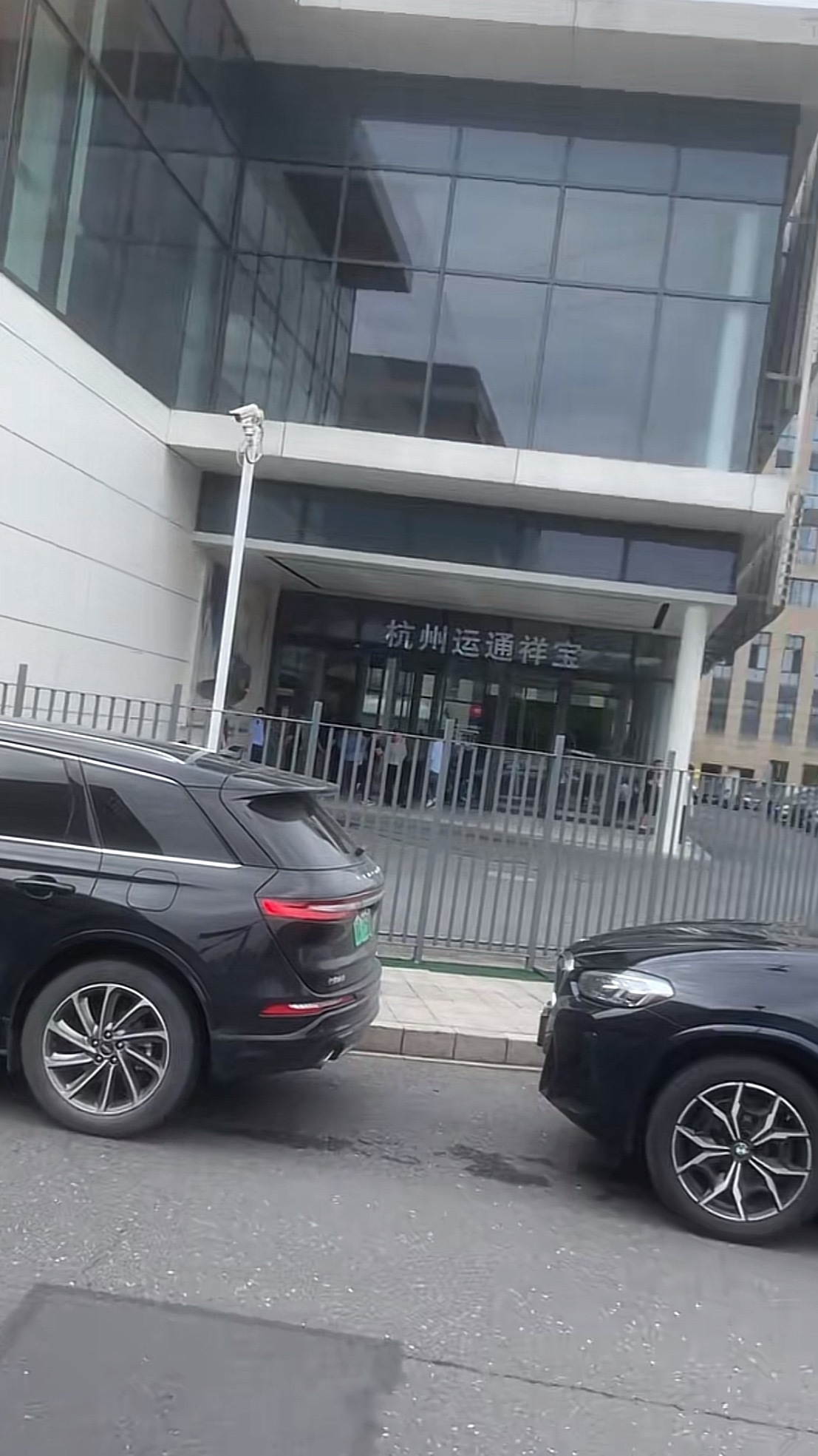 杭州运通宝马闭店了，买了保养套餐的车主也很无奈… ​​​