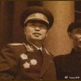 《他几乎毁了红军，导致8万大军剩3万，被夺兵权后，一位上将却说：书上骂他是草包，
