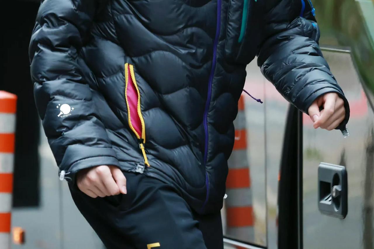 刚刚W TT法兰克福的男单签位表出炉。王楚钦不愧是世界第一，到了机场有专车接送。