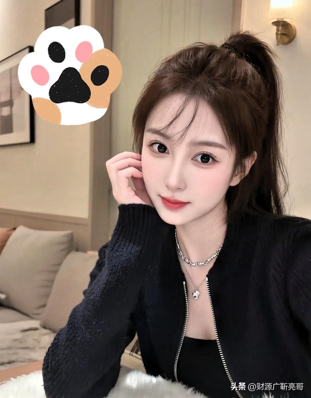 姥爷把桌子拍得震天响，指着我舅舅鼻子骂：“都五十的人了还折腾啥？离了婚谁还要你？