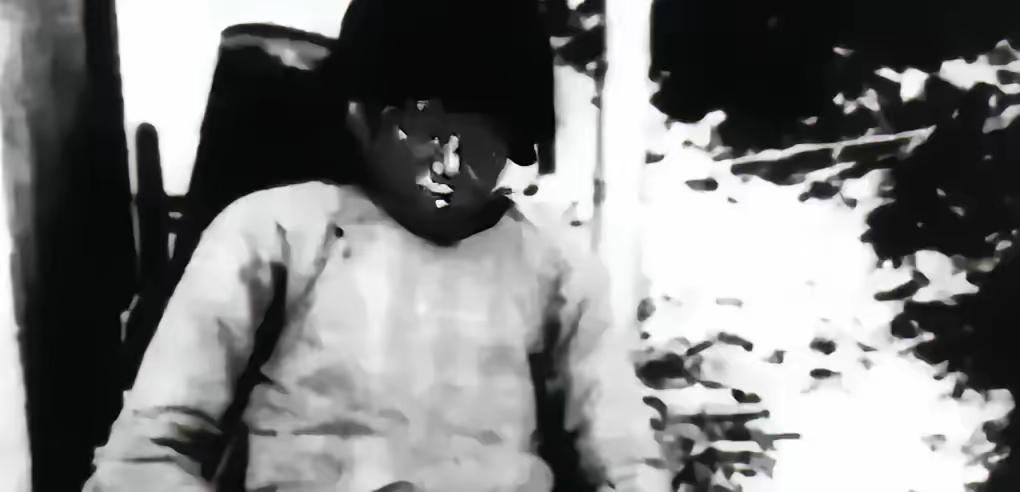 1937年，19岁的少女，麻木地张开大腿，拍下这张照片的不是日寇，是鼓楼医院的女