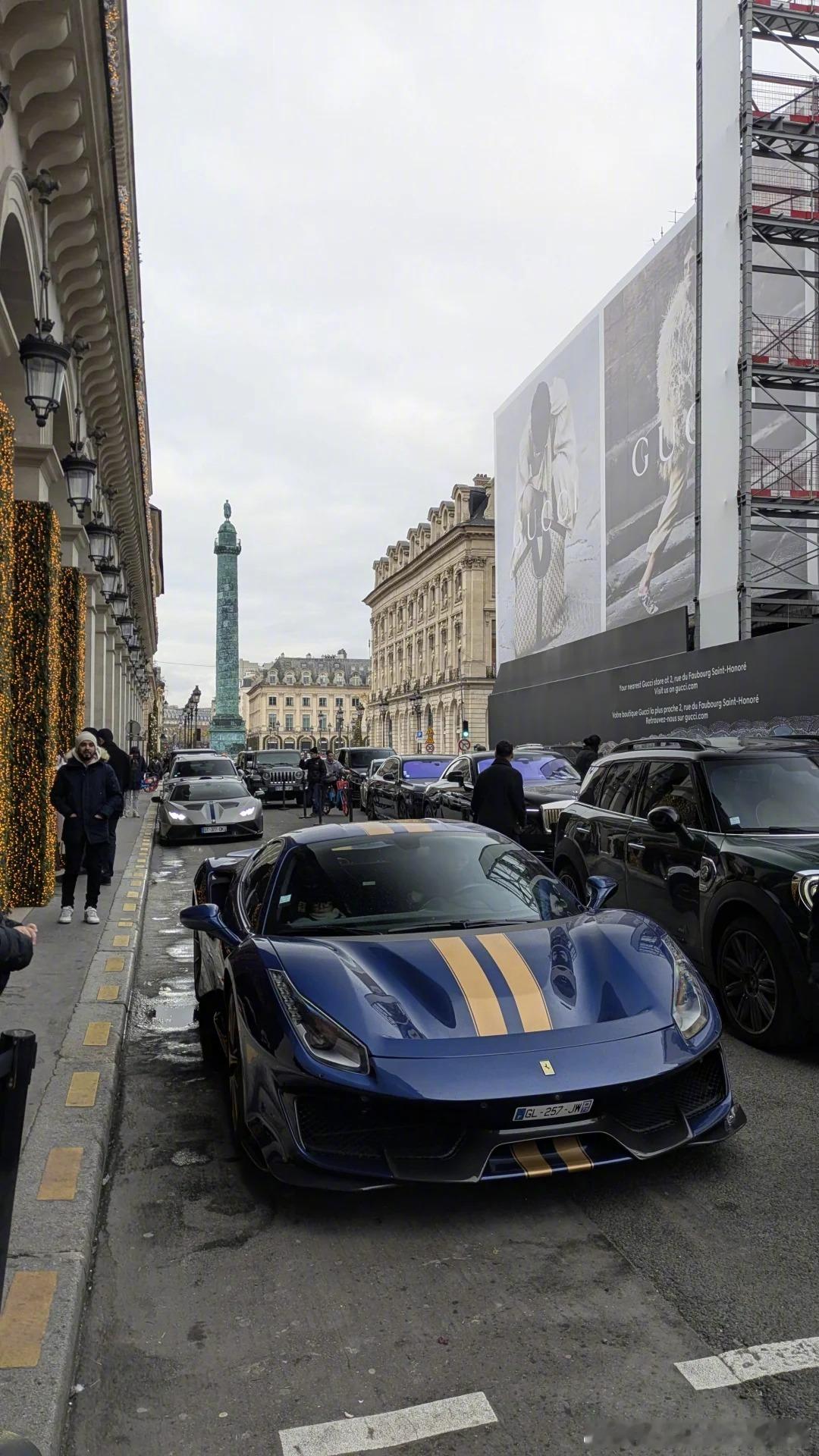 早上好，Ferrari 488 Pista，假期最后一天了 