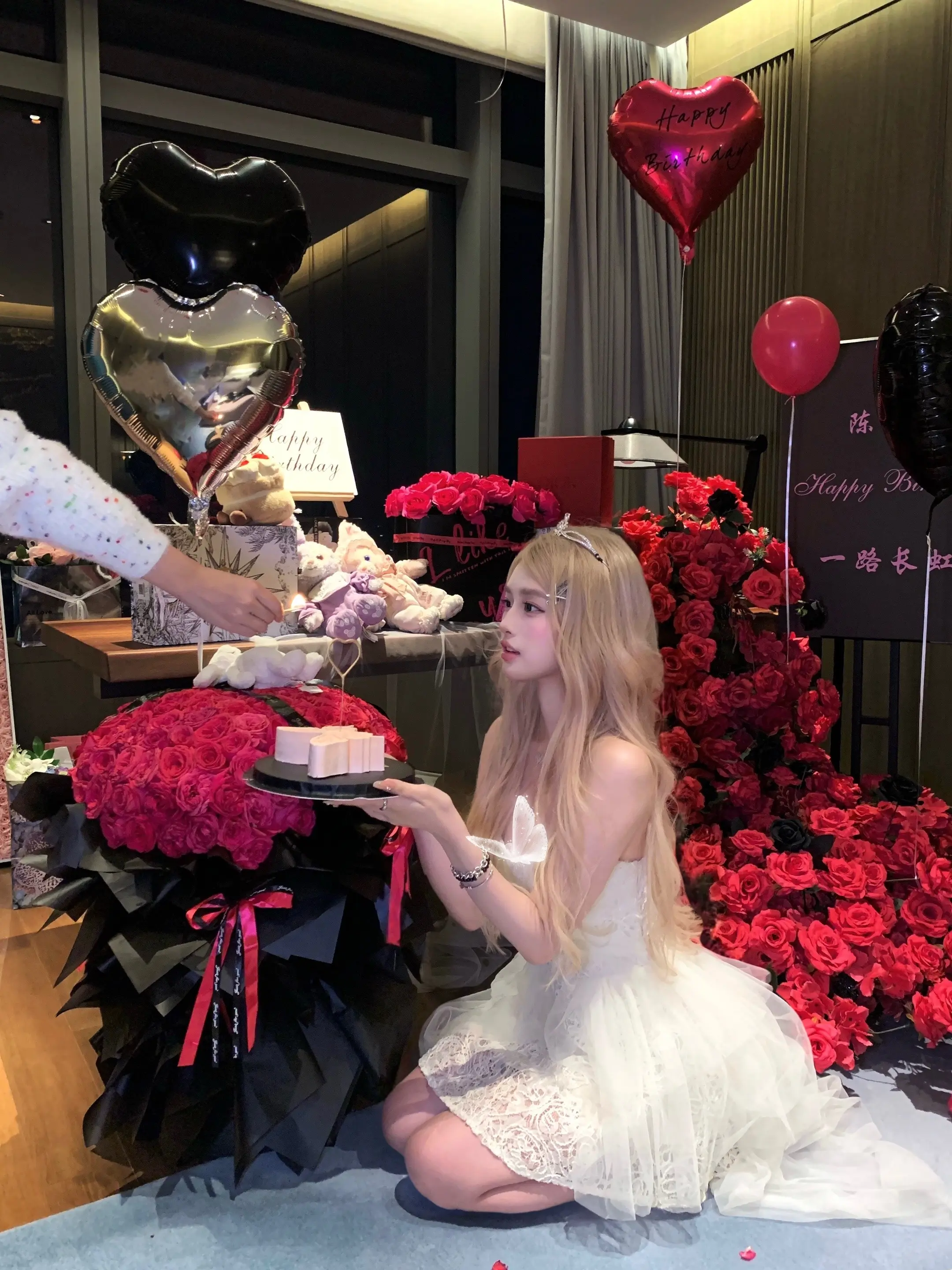 谁许你天上人间 谁同你恨海情天。