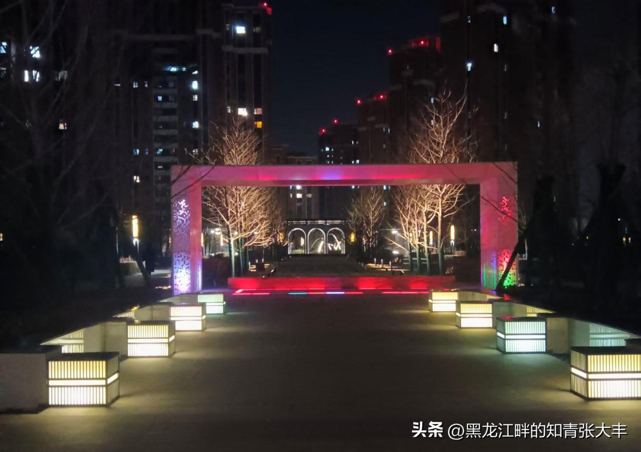 二零二六年三月三十日，十九时二十九分，在家附近的十字路口给爷爷奶奶、父母烧纸送钱