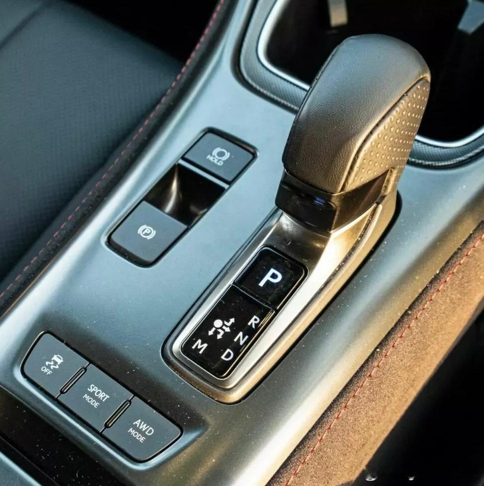 雷克萨斯LBX Morizo RR的挡把很像老丰田混动的挡位控制目测挺好用 