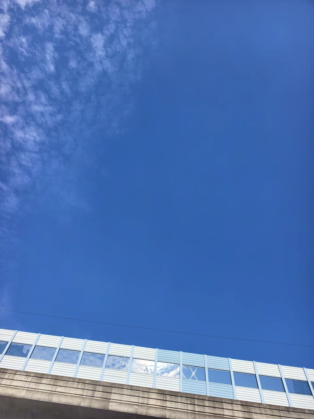 超绝的天空，好蓝！