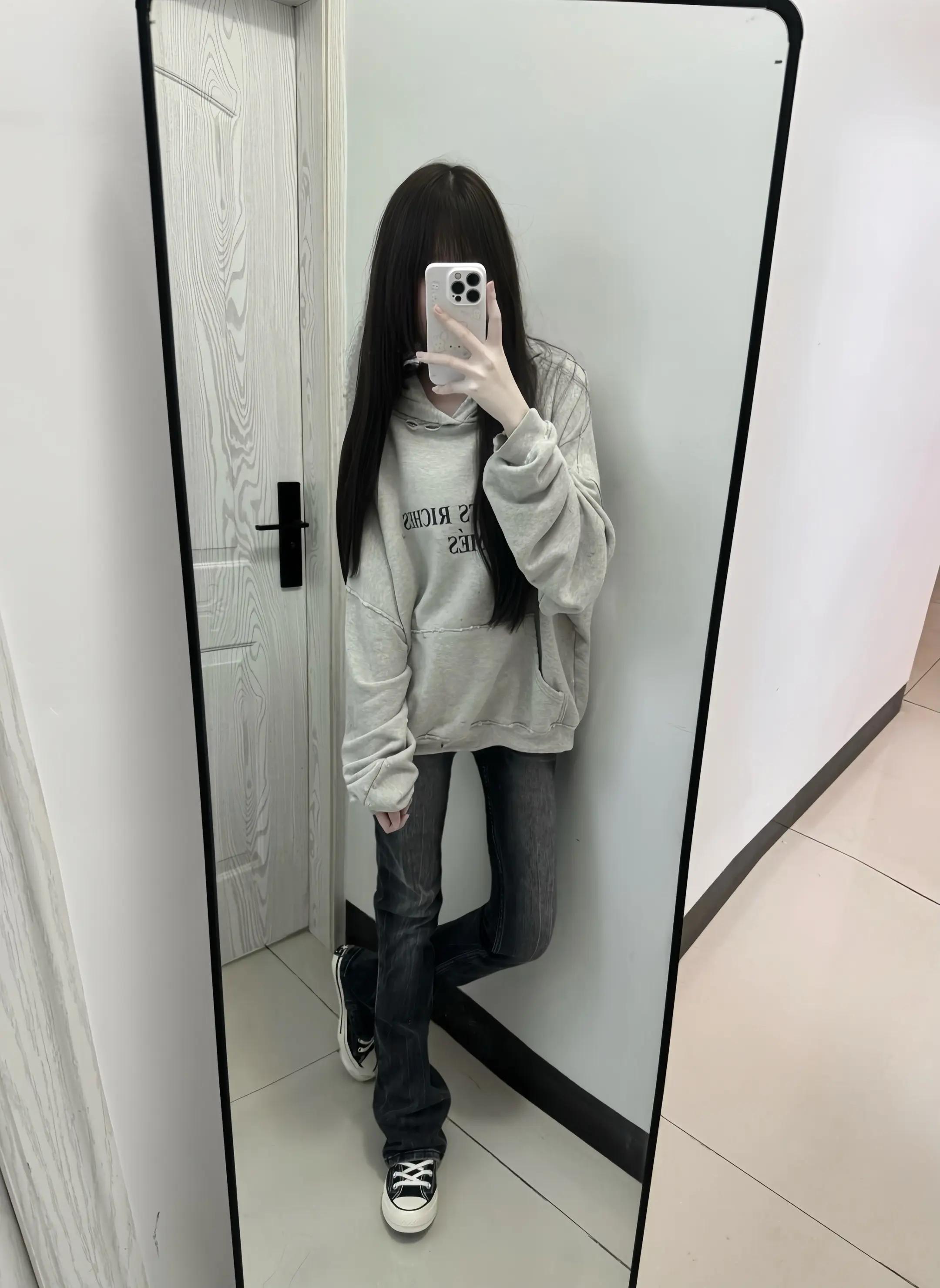 看我不爽那你亲我呗