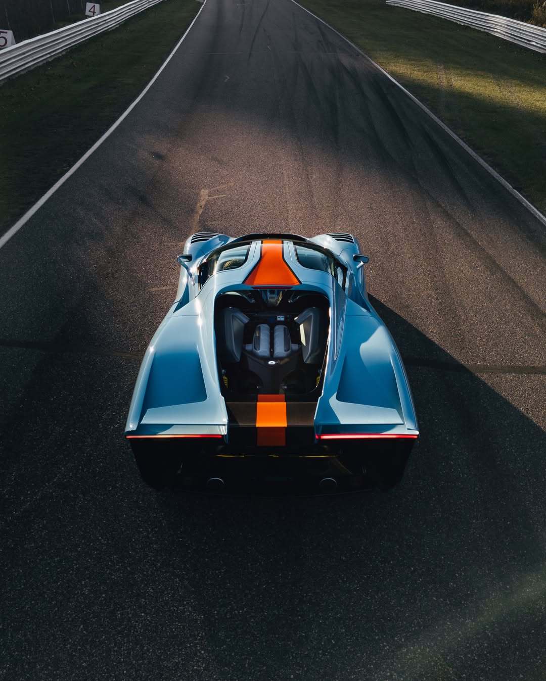 一天一张文艺照 917K风格的保时捷Carrera GT名为JC9，由设计师Ja